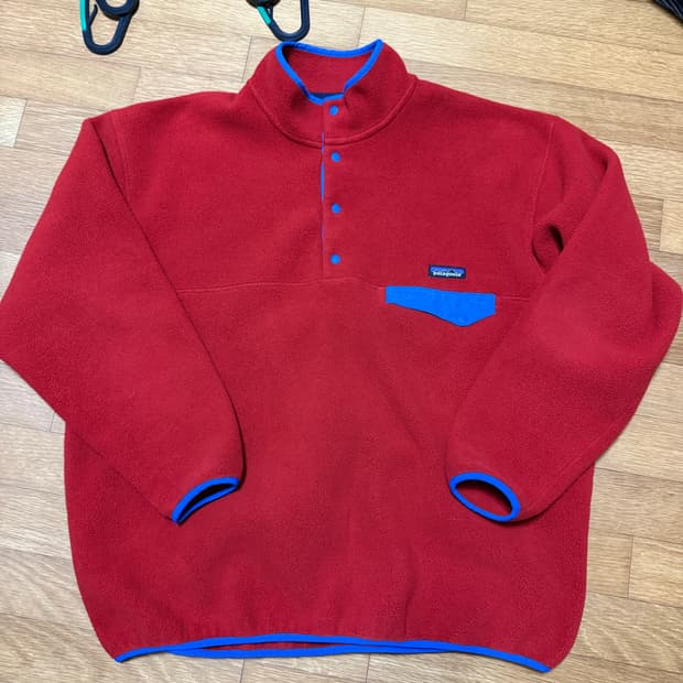 XL 파타고니아 신칠라 레드 포켓 블루