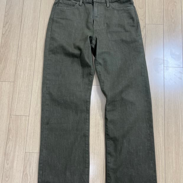 유니클로 JW앤더슨 스트레이트진 카키색 25 사이즈