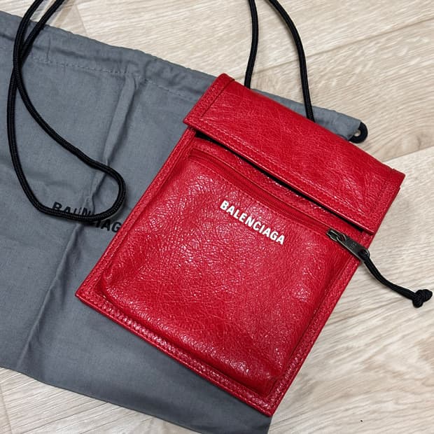 발렌시아가 익스플로러 메신저백 레드 