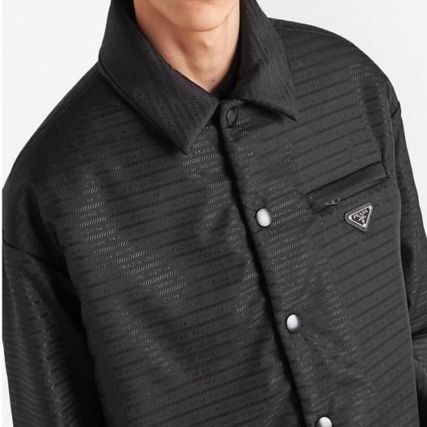 프라다 리나일론 플레이트 로고 패디드 셔츠자켓