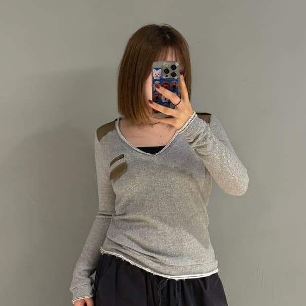 grunge cutting pocket v-neck long sleeve