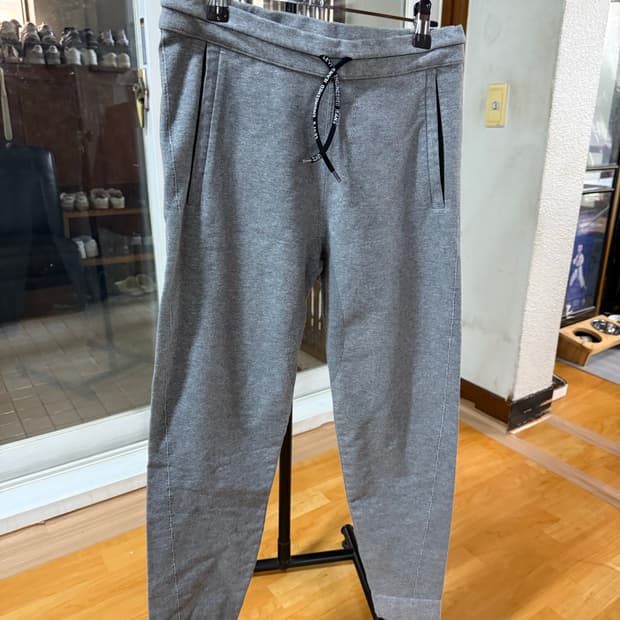 안냐세여 리바이스 28사이즈 트레이닝복 하의 판매합니다