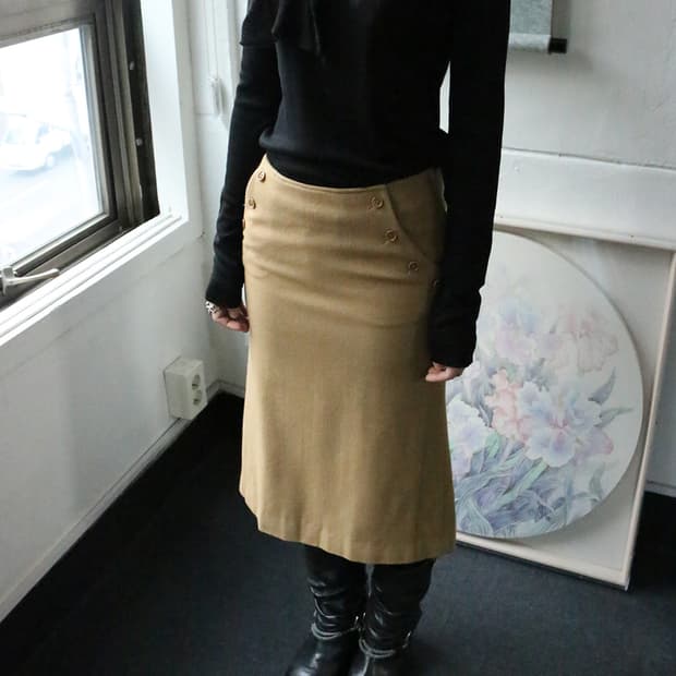 캐서린 햄넷 런던 브라운 미디 스커트