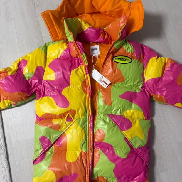 아디다스 제레미스캇 홀로그램 패딩