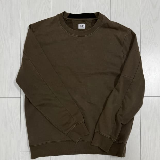 CP 컴퍼니 맨투맨 카키 L