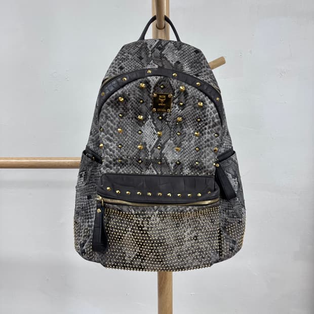 엠씨엠 MCM 아머 백팩 / 뱀피 스터드 백팩 /정품 게런티카드 보유