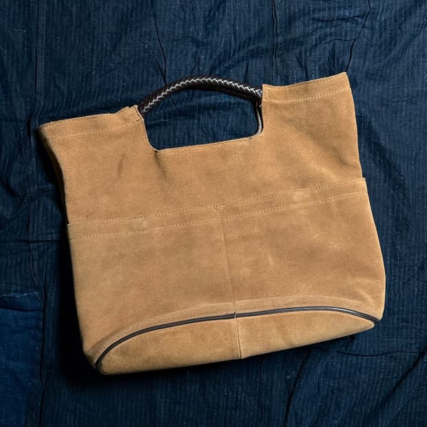 스토리. 스웨이드 핸드백