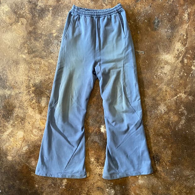 Kozaburo 부츠컷 에이징 스웻팬츠