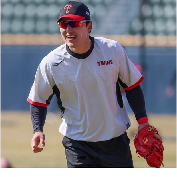 (미개봉,새상품) 엘지트윈스 2025 어센틱 바람막이 V넥