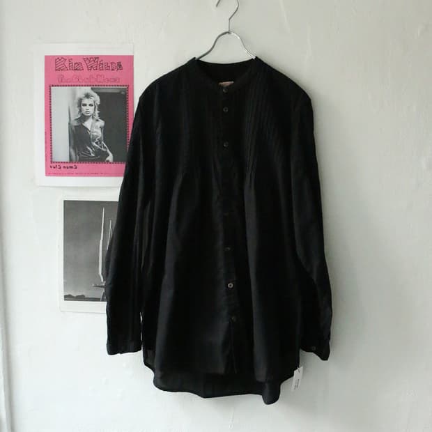 캐피탈 블랙 핀턱 셔츠 