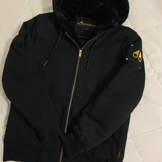 무스너클 버니스웨터 금장