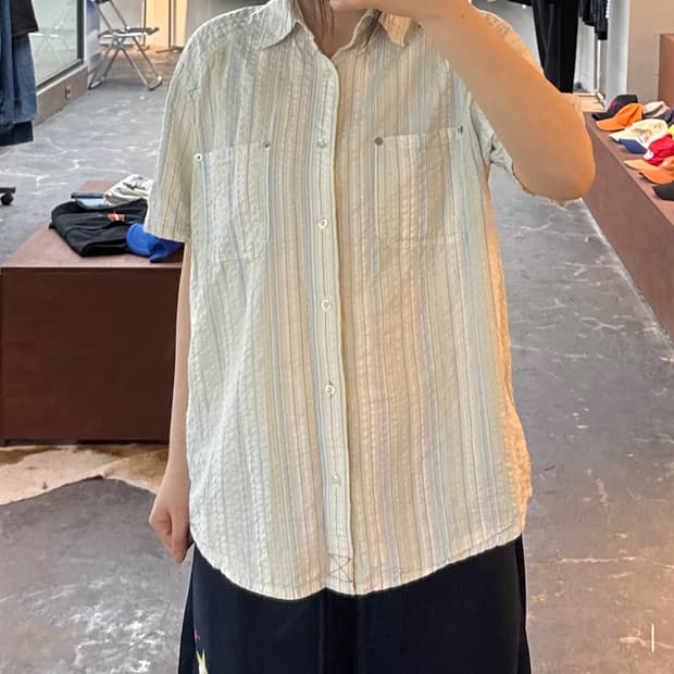 게스 진스 스트라이프 반팔 셔츠 H2922