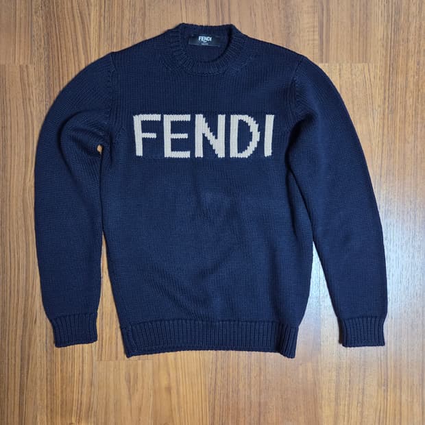 펜디 네이비 로고 니트 스웨터