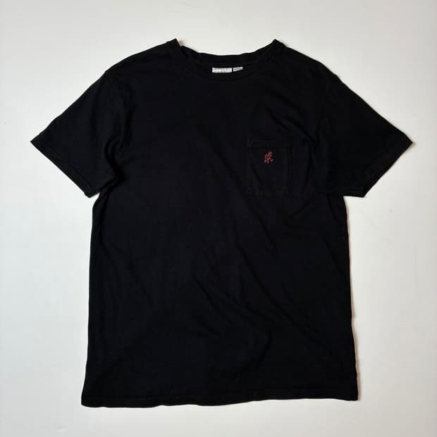 그라미치 원 포인트 자수 로고 반팔 티셔츠 PN8576