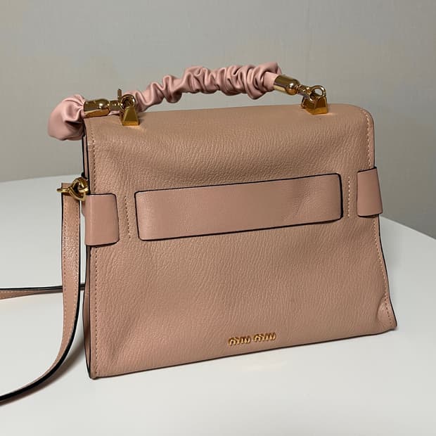 정품 미우미우 탑핸들 숄더백