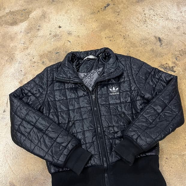 아디다스 블랙 실버 퀄팅 경량 숏패딩 95