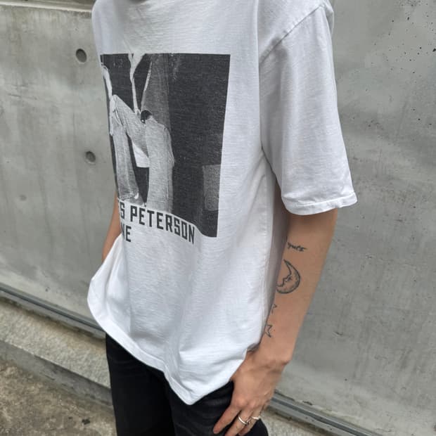 칼 오 라인 프린팅 티셔츠