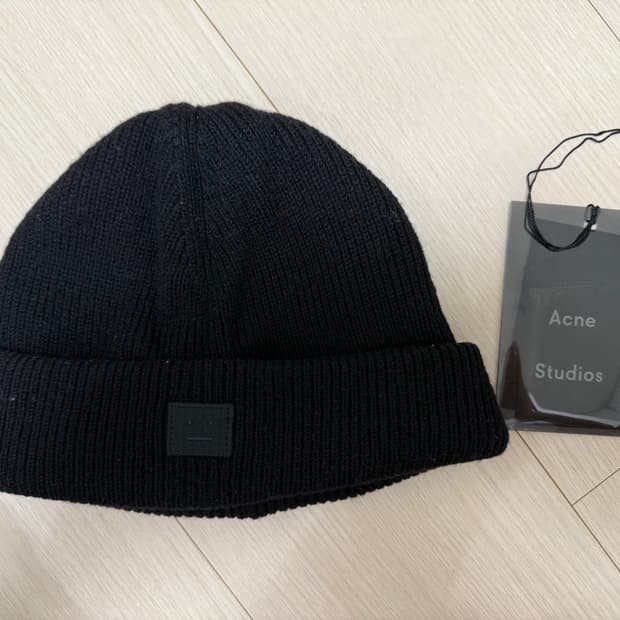 아크네 스튜디오 캔시페이스 비니 