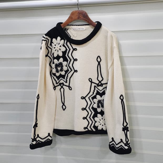 80-90s 일본디자이너 madame NICOLE 자수니트