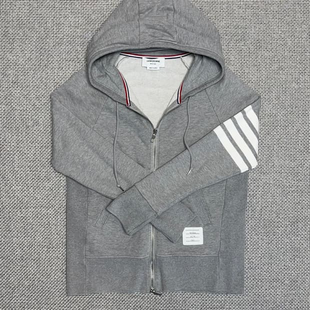 톰브라운 후드집업