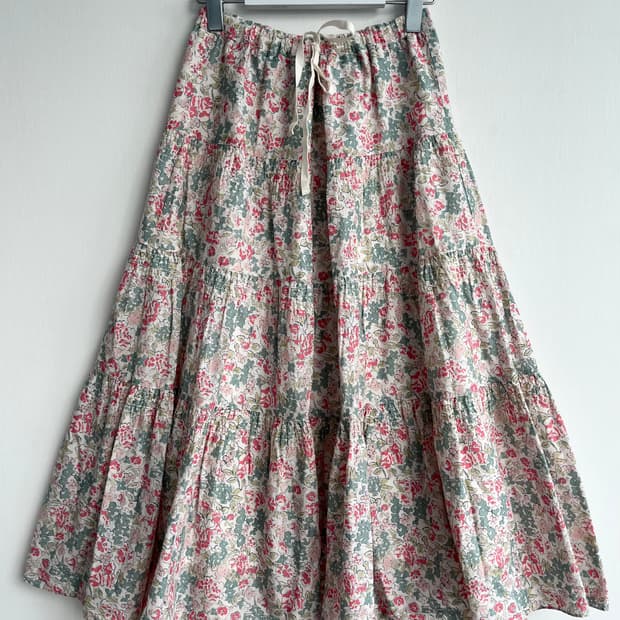 Laura Ashley 플로럴 티어드 롱 스커트