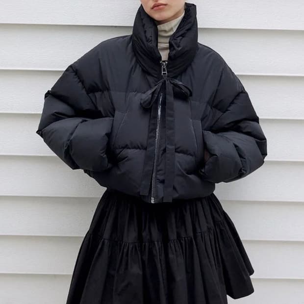 더티스 리본 숏 구스다운 패딩 블랙