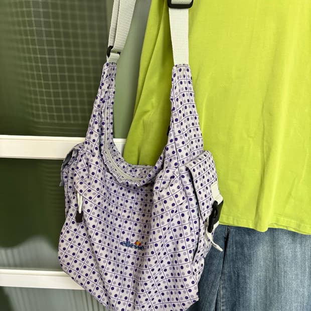 보라 도트 크로스백 