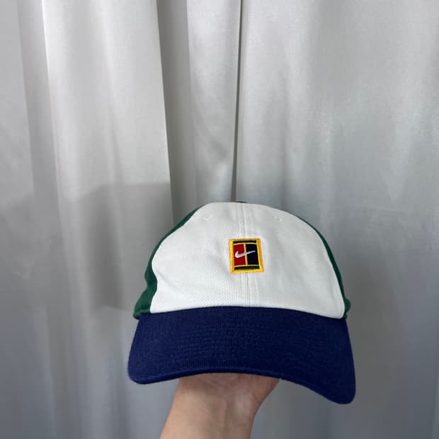 Nike Court Heritage 86 Logo