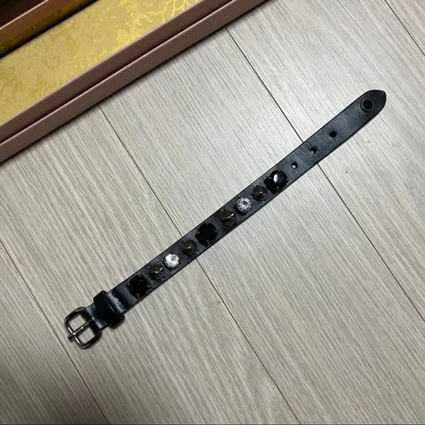 정품 미우미우 레더 팔찌