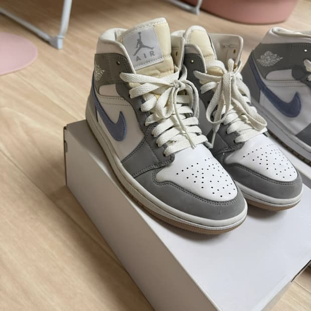 나이키 조던1 미드 울프 그레이 W240