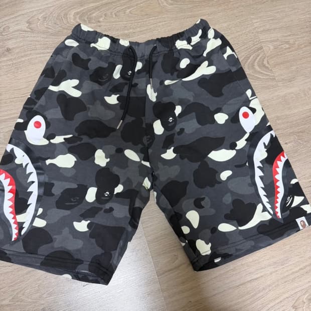 베이프 샤크 카모 블랙 반바지