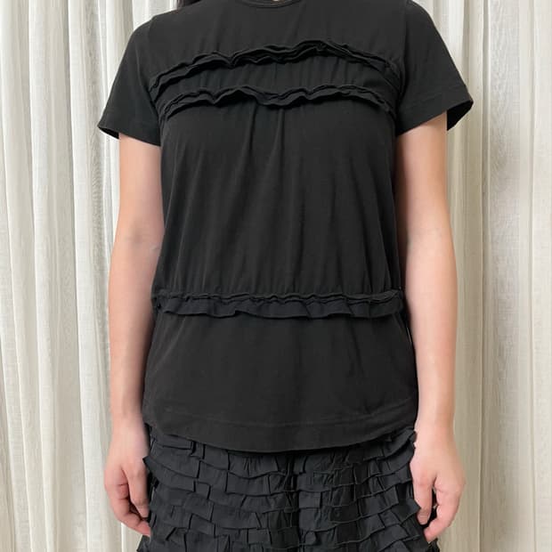 꼼데가르송 프릴 셔링 탑 티셔츠 comme des garcons
