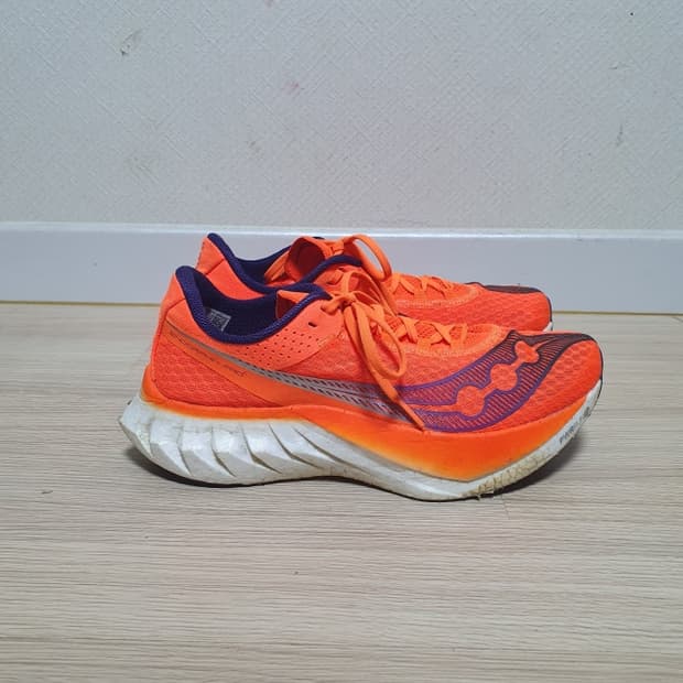 써코니 엔돌핀 프로 4 러닝화 270