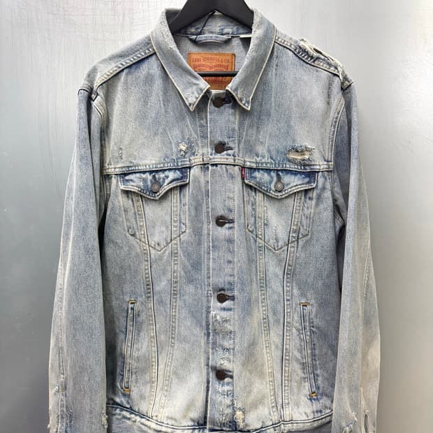 Levi’s 리바이스 라이트블루 디스트레스드 데님 자켓