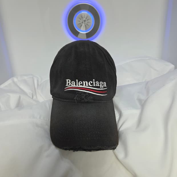 발렌시아가 폴리티컬 캡