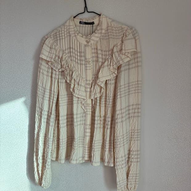 Zara ruffle blouse
