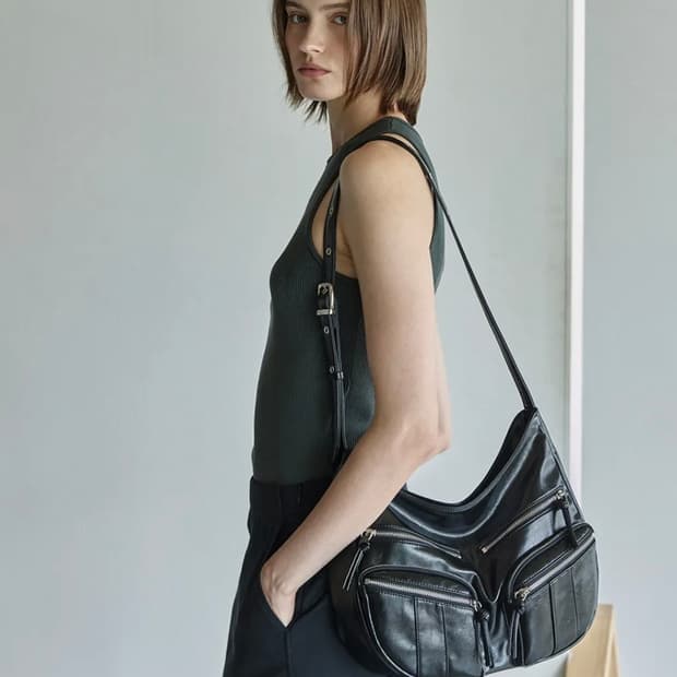 아더템포 아르코 블랙 숄더백