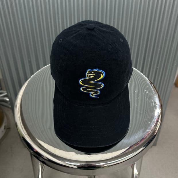 [FREE] 나이키 NIKE 인터밀란 뱀 로고 자수 울 볼캡