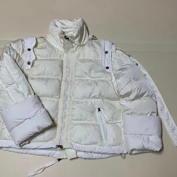 몽클레어 테크니컬 나일론 소재 다운 패딩