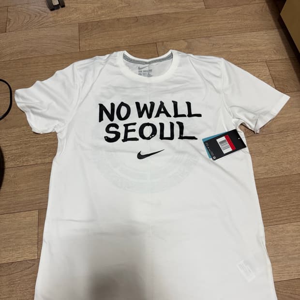 나이키 드라이핏 노월 서울 반팔 티셔츠 L 사이즈입니다