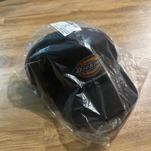 안티 소셜 소셜 클럽 x 디키즈 트러커 캡 블랙