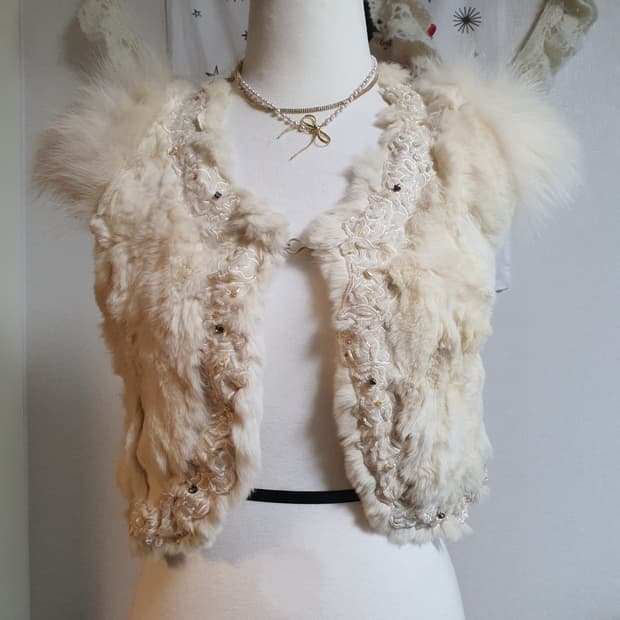 [갸루] 아이보리 퍼 베스트 레이스 장식 여우털 토끼털