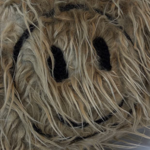 비이커에서 구매한 스마일 fury bag 😃🤎