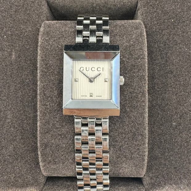 구찌 G 프레임 스틸 시계