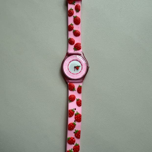 스와치 MISS FRAISE 딸기 시계