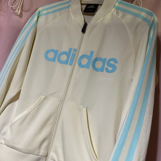 아디다스 져지 시나모롤깔져지 아디다스대장 트랙탑 집업 크림 하늘 져지