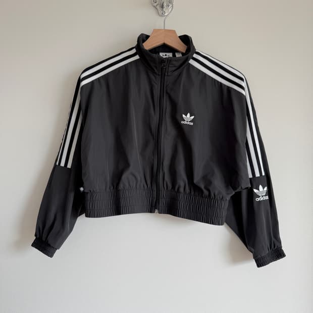 아디다스(adidas) 크롭 바람막이 윈드브레이커