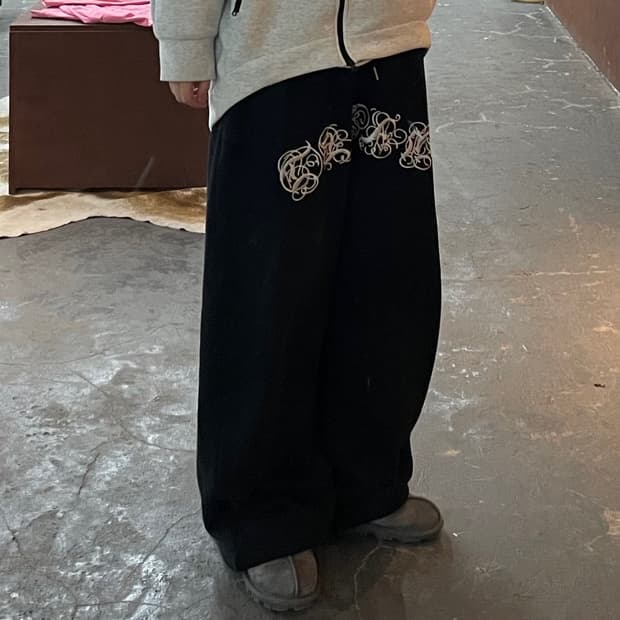 빈티지 레터링 자수 양기모 스웻팬츠 H1950