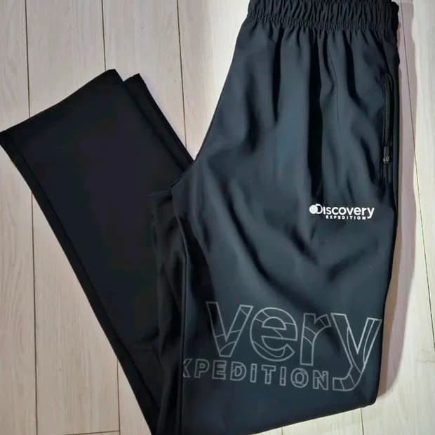 디스커버리 검정색 트레이닝 바지