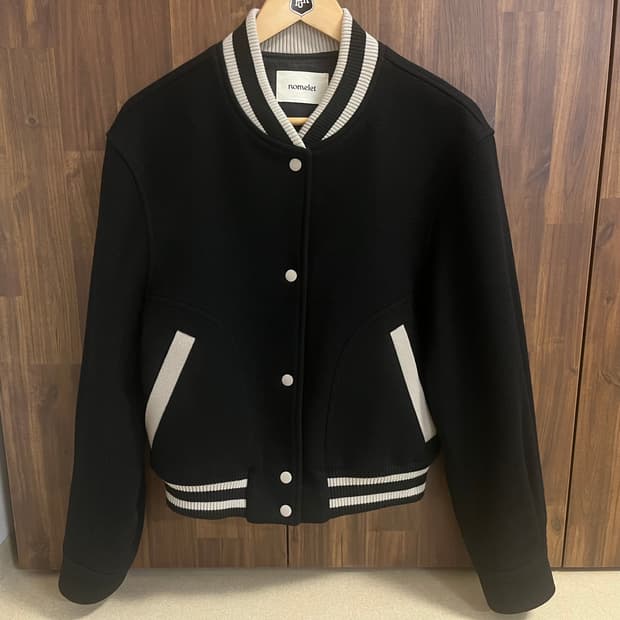 노멜렛 조이 크롭 바시티 자켓 블랙 1사이즈